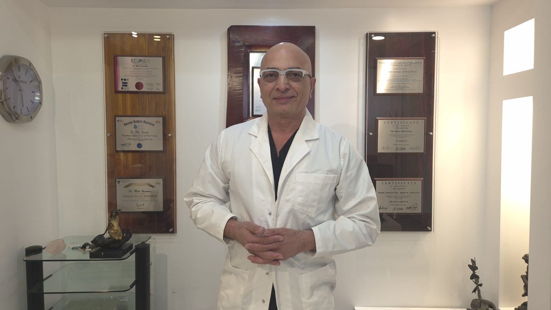 Dr Mike Main Photo (1)